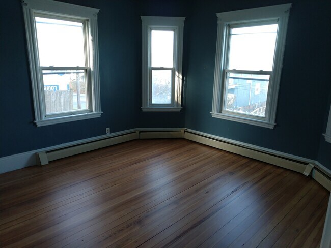 Building Photo - 172 Kittredge St