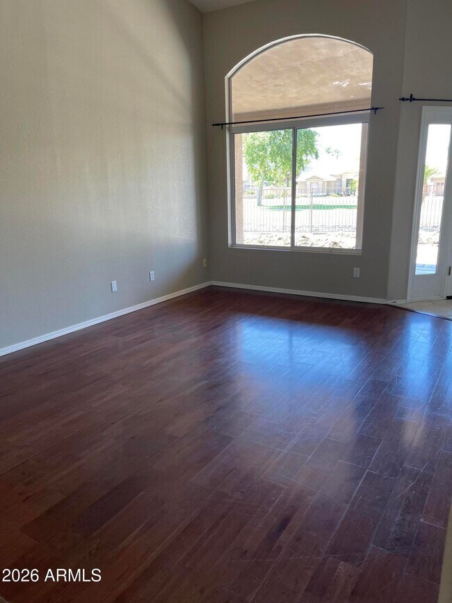 Foto del edificio - 6335 W Donald Dr