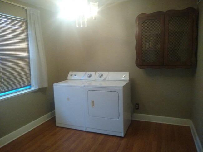 Foto del edificio - 608 Carol Marie Dr