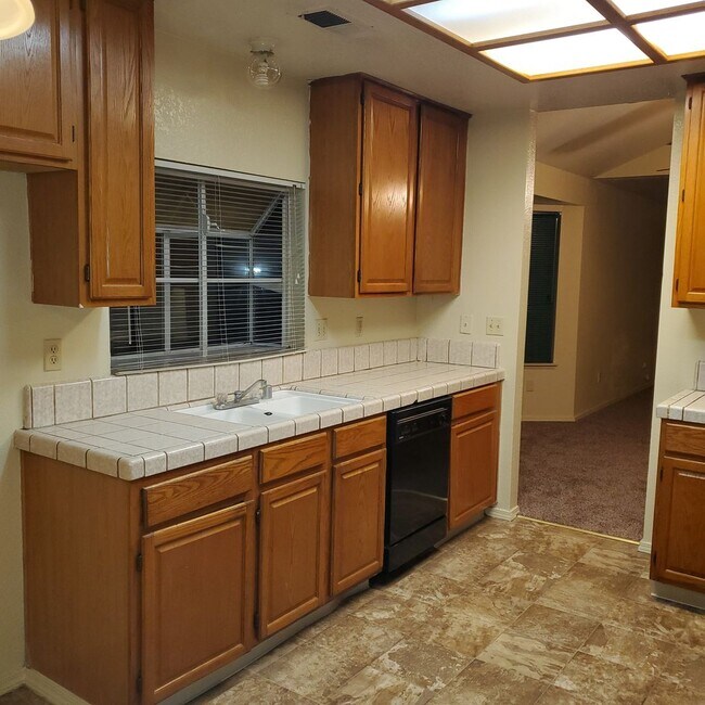 Foto del edificio - COLLEGEVIEW DRIVE ~ Near College  3 bedroo...