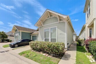 Building Photo - 14938 Tuttle Point Dr