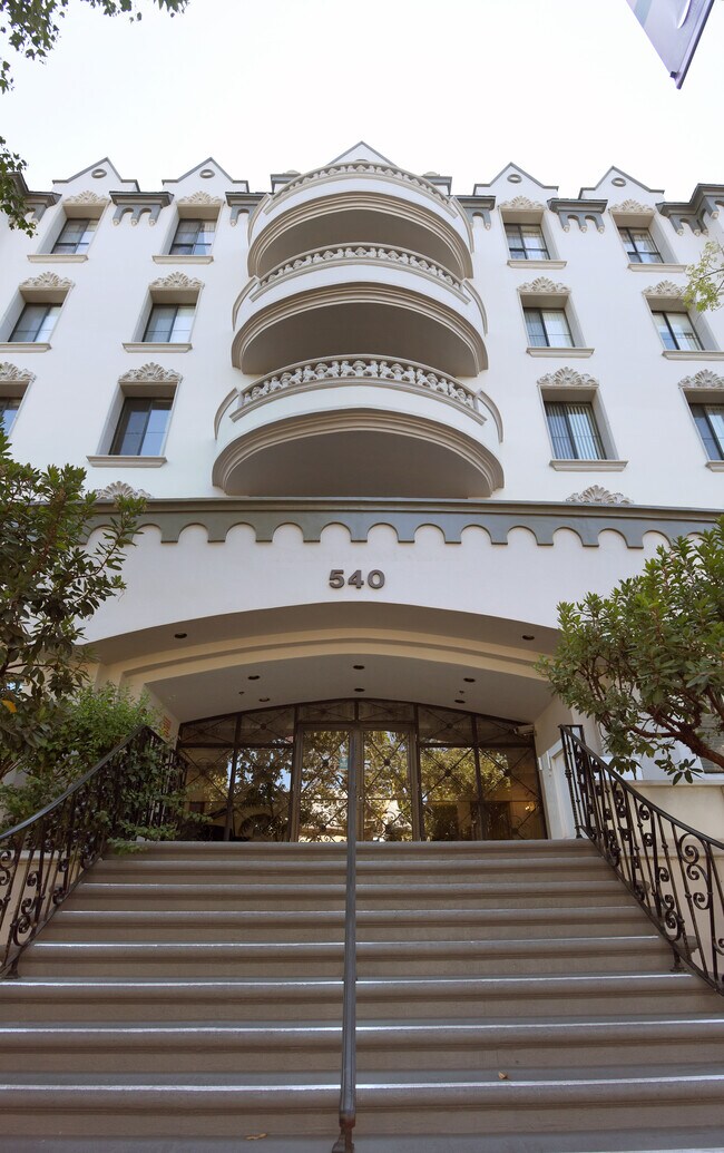 Foto del edificio - 540 N Rossmore Ave