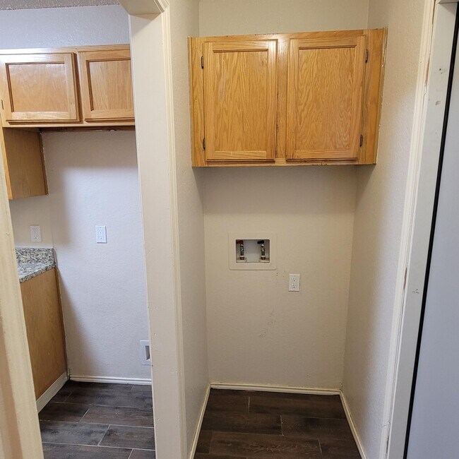Building Photo - 5806 Silver Sage Dr
