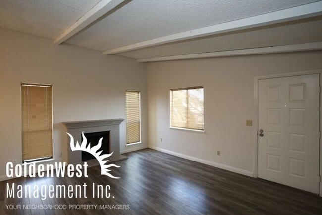 Building Photo - Beautiful 2Bdm 2Ba Upstairs Condo in the H...