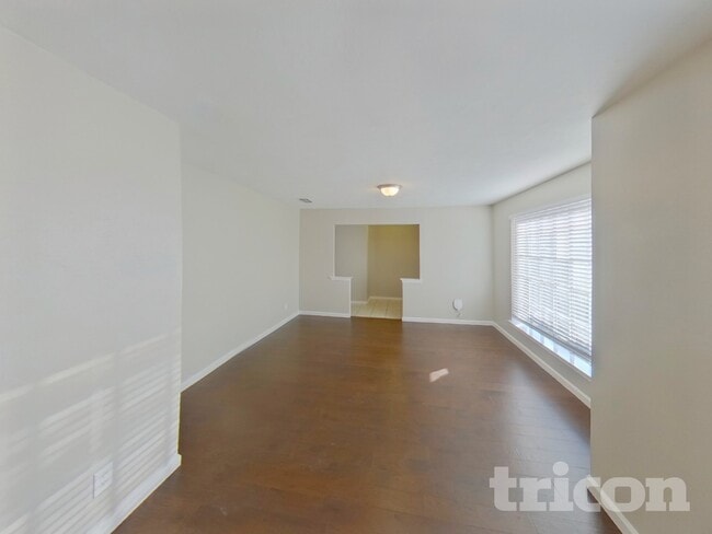 Building Photo - 600 Spring Willow Dr