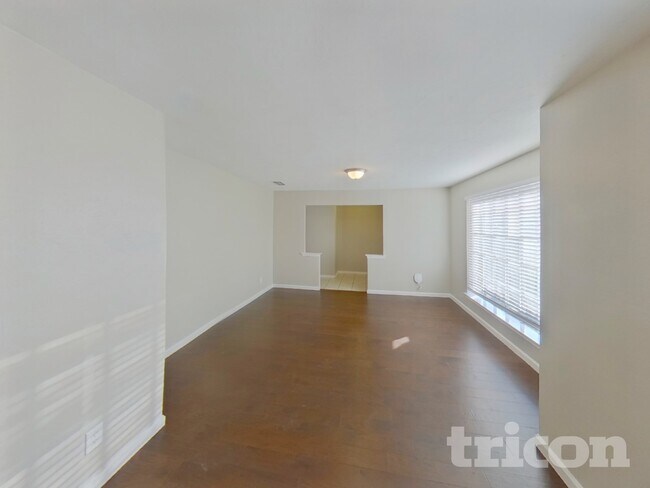 Foto del edificio - 600 Spring Willow Dr