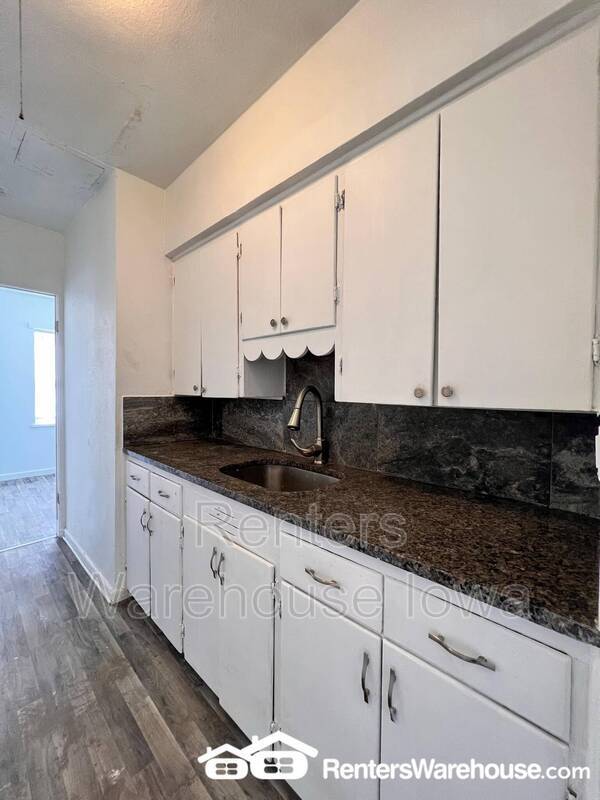 Building Photo - 630 Hillside Ave