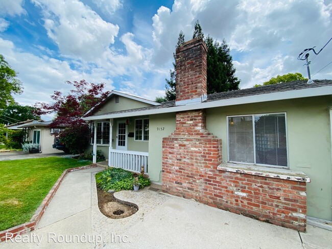 Building Photo - 2 br, 2.5 bath House - 9152 Locust St