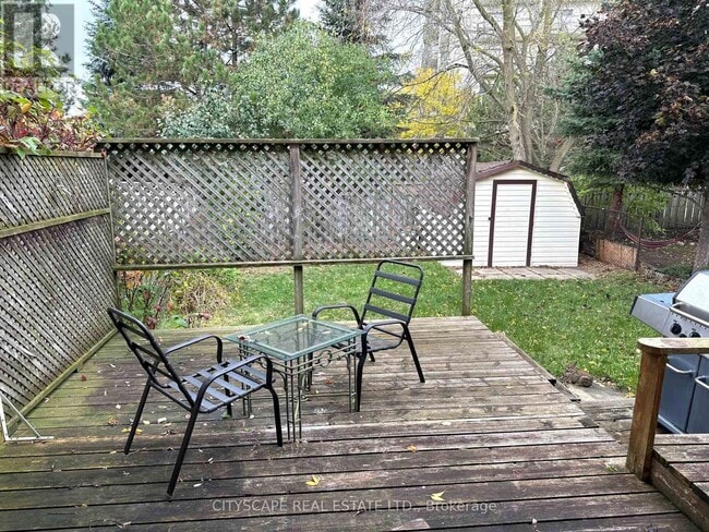 Photo du bâtiment - 575 Springbank Ave