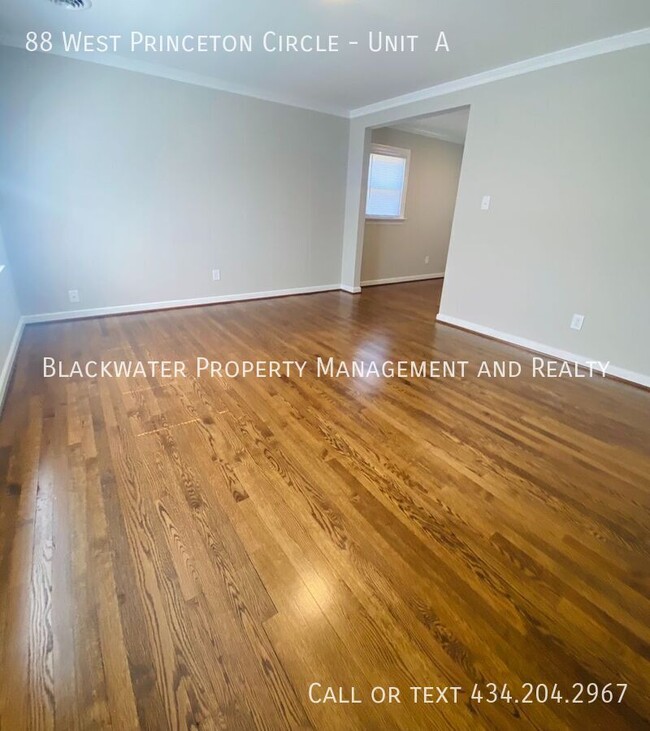 Building Photo - 3 Bedroom Apartment off Rivermont Ave!