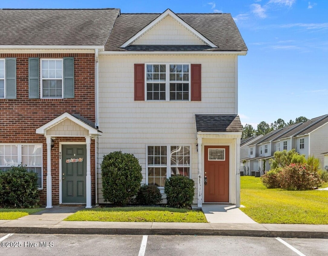 Primary Photo - 911 Springwood Dr