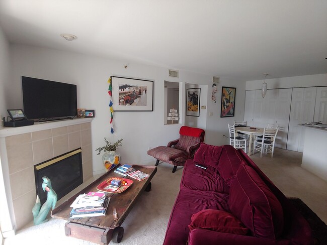 Building Photo - Top Floor South Boulder 2BD/2BA Condo - Av...