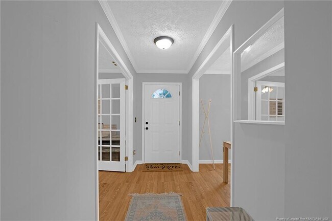 Building Photo - 1928 Daphne Cir
