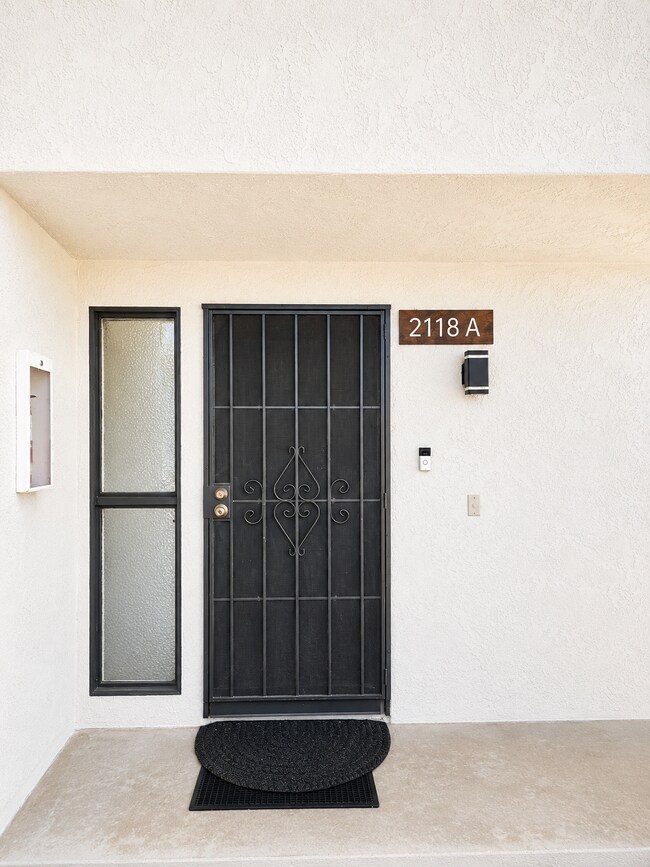 PUERTA PRINCIPAL - 2118 Obarr Pl