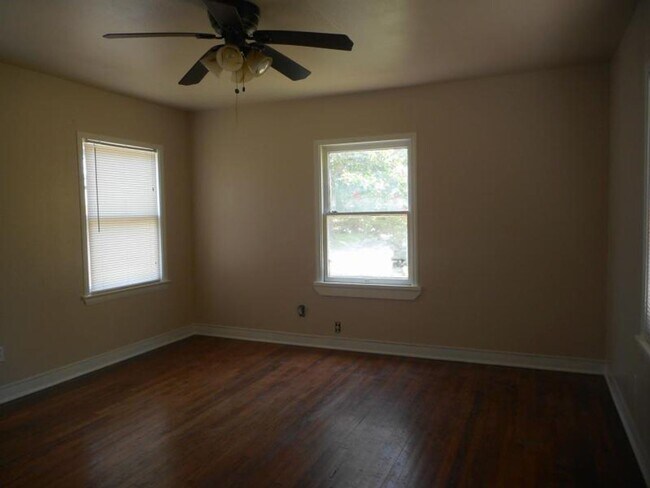 Foto del edificio - 1 br, 1 bath House - 250 Rosebud Avenue #2