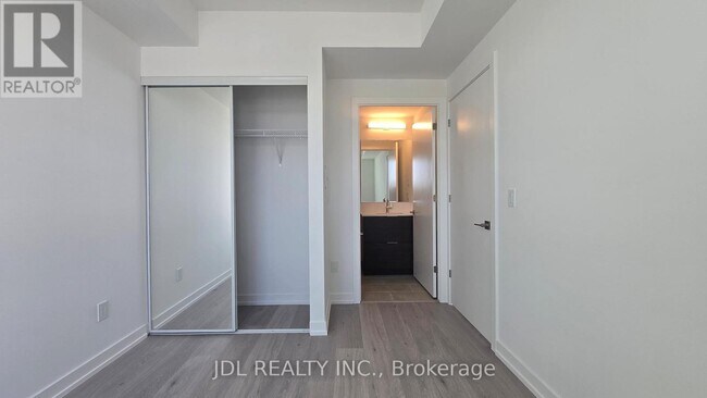 Photo du bâtiment - 2501 Saw Whet Blvd.