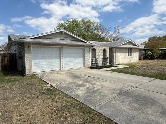 Building Photo - 5015 David Scott Dr