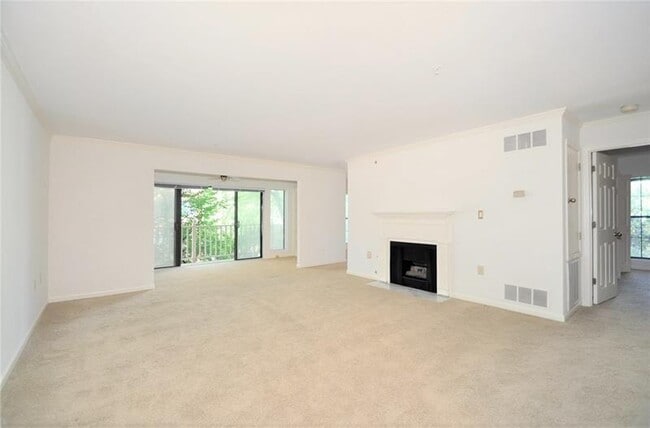 Building Photo - 27209 Plantation Dr NE