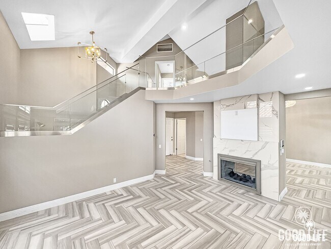 Building Photo - Stunning 3 Bedroom 2.5 Bathroom Home in Bernardo Village!