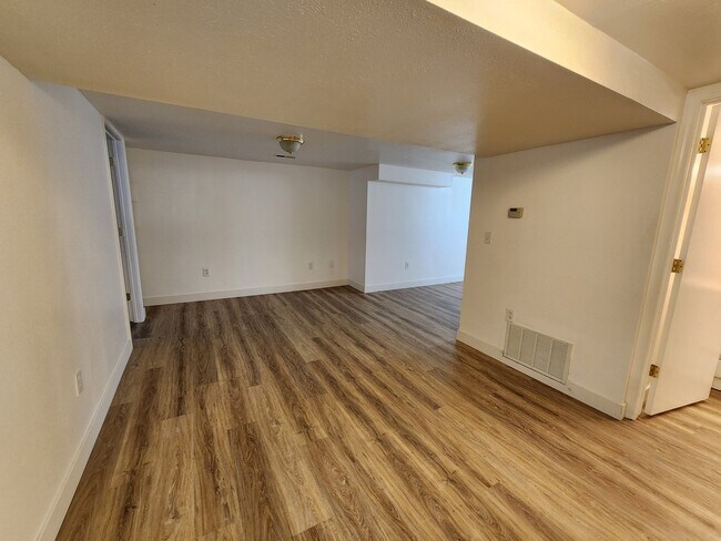 Foto del edificio - 2571 E 3300 S