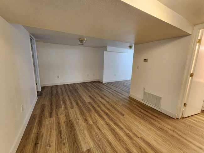 Building Photo - 2571 E 3300 S