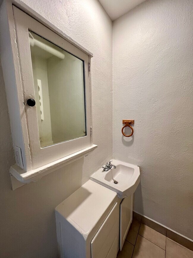 Foto del edificio - 3633 Kansas Avenue, Unit 3633