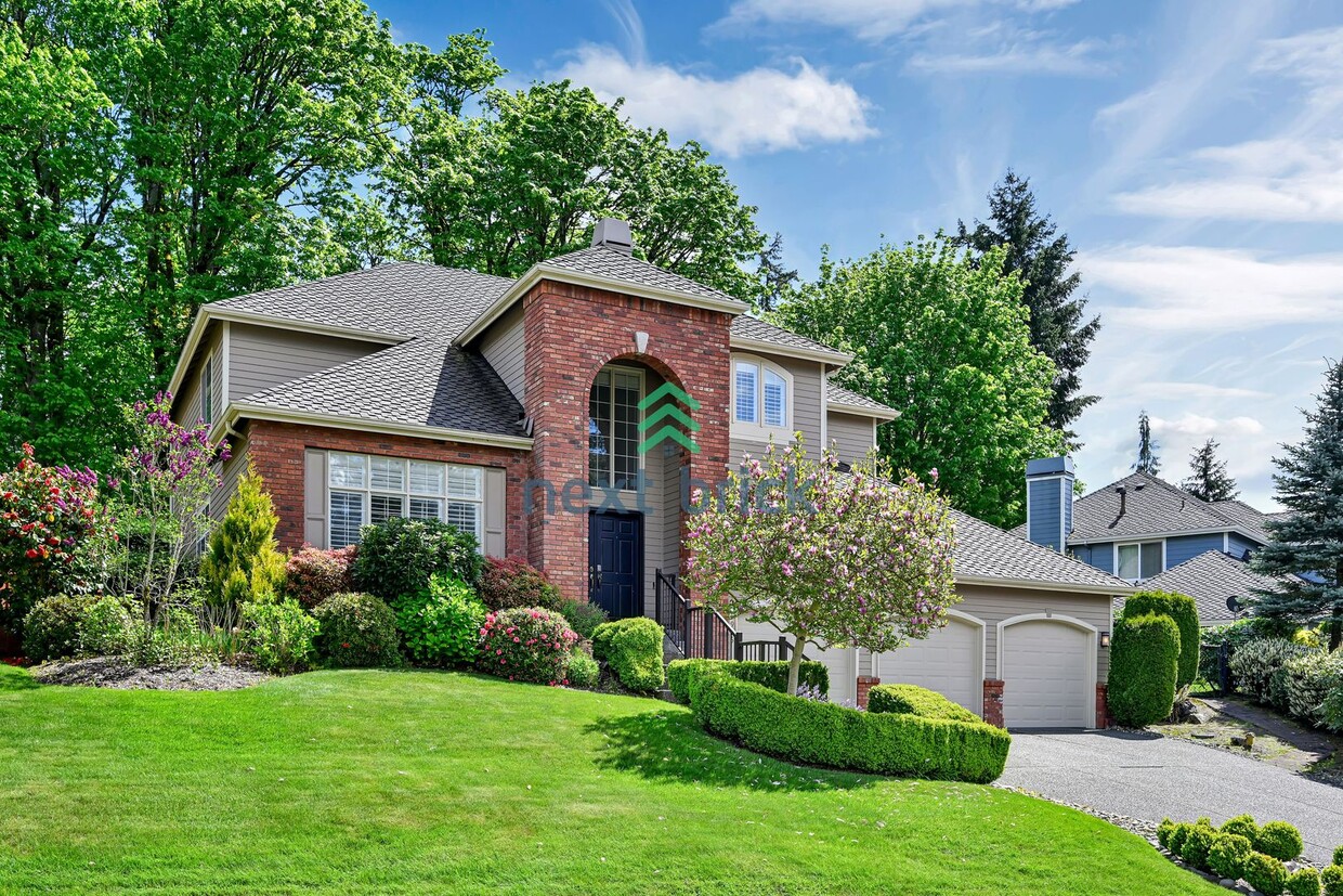 Primary Photo - Beautiful Bellevue Home with 4 Beds + Bonu...