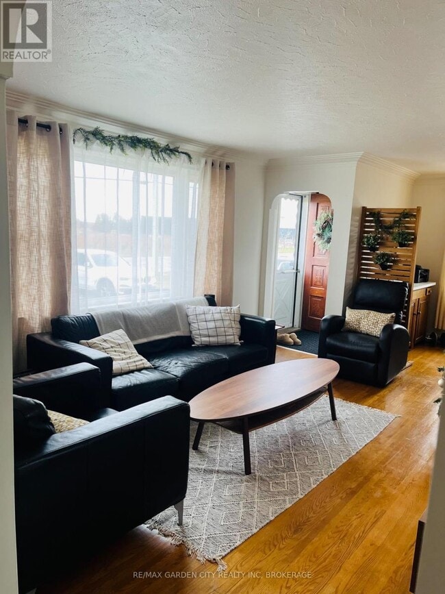 Building Photo - 1520 Pelham Rd