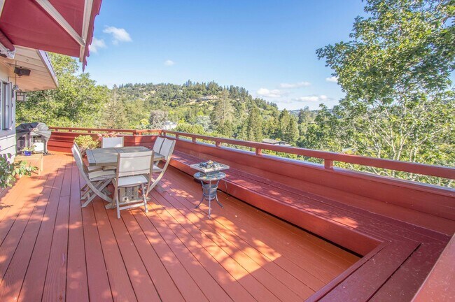 Foto del edificio - Gated 4bd/3ba Kentfield Home