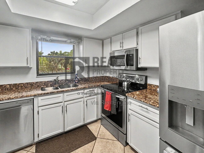 Building Photo - 28100 Pine Haven Way