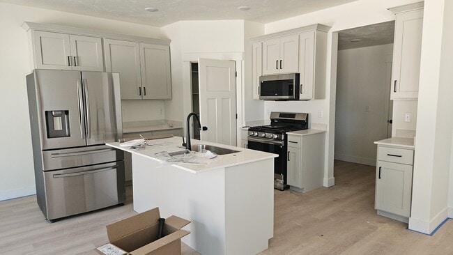 Building Photo - 158 S 100 E