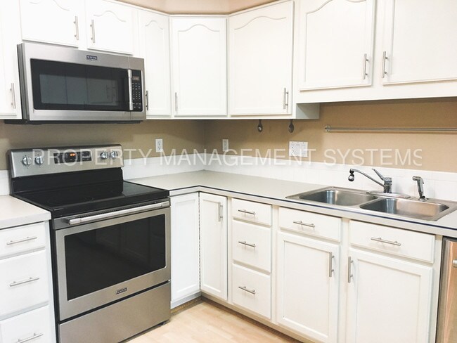 Building Photo - 17754 SW Heatherwood Ln
