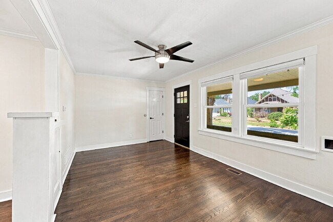 Building Photo - $3,395.95-  3 Bed, 2 Bath Home in Denver with Private Outdoor Area!