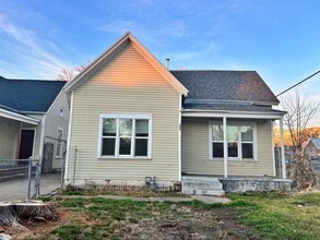 Building Photo - 262 33rd St