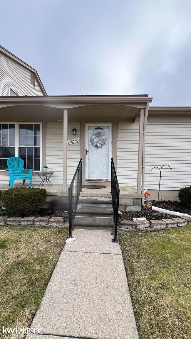 Building Photo - 35210 Taffy Dr