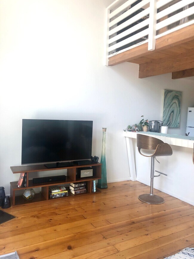 Foto del edificio - 3872 Las Flores Canyon Rd