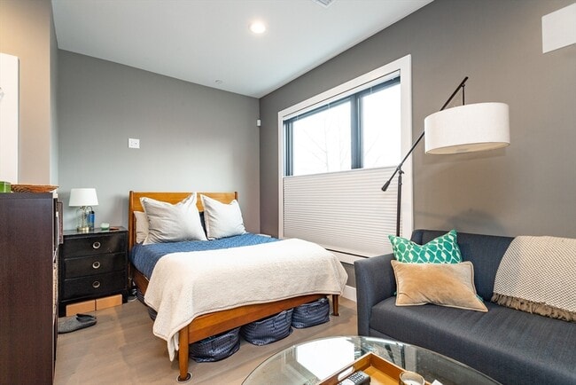 Building Photo - 39 A St