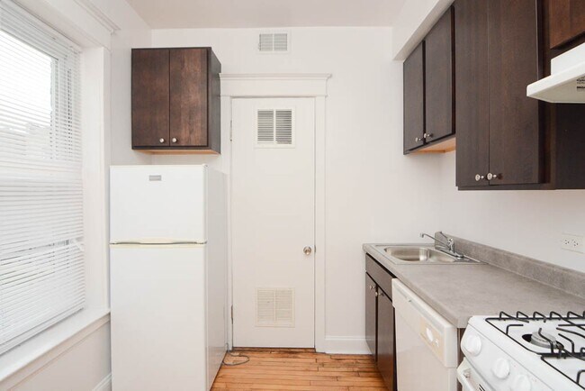 Building Photo - 3211 W Pierce Ave