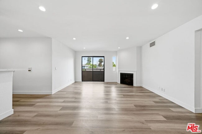 Foto del edificio - 6212 Fulton Ave