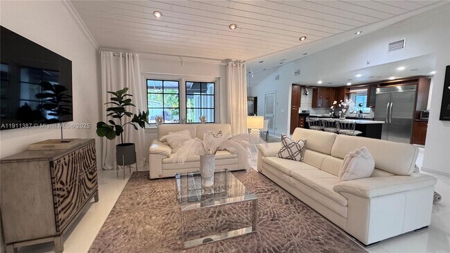 Foto del edificio - 1332 Van Buren St