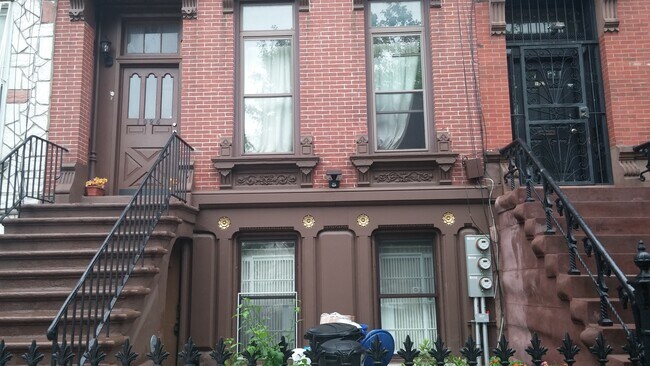 Building Photo - 1024 Madison St