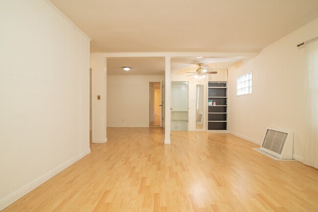 Sala de estar - 925 1/2 Tularosa Dr