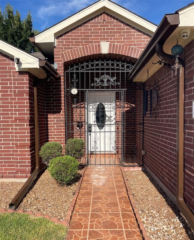 Building Photo - 9715 Raul Hector Dr