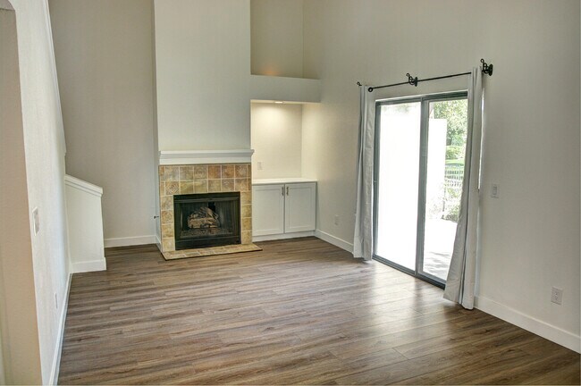 Foto del edificio - 140 Willow Lake Dr