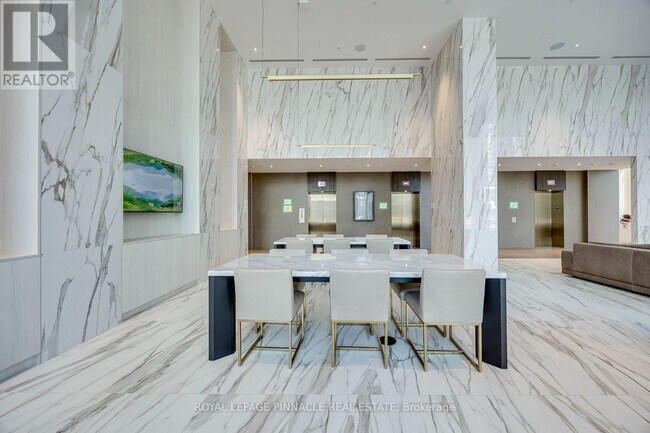 Photo du bâtiment - 448 Burnhamthorpe Rd W