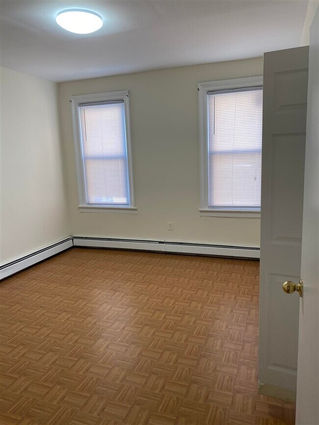 Building Photo - 328 Fulton Ave