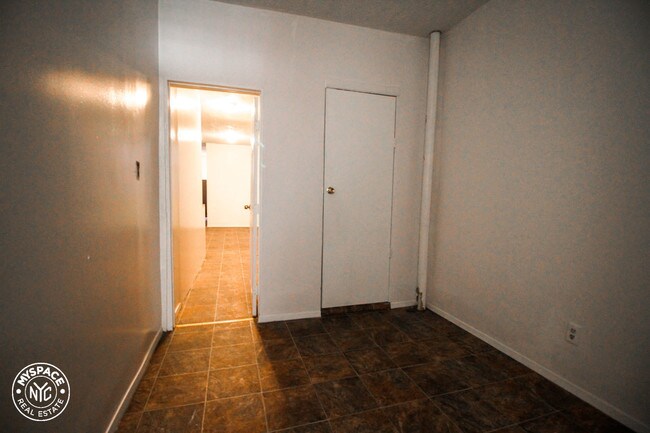 Building Photo - 249 Vernon Ave