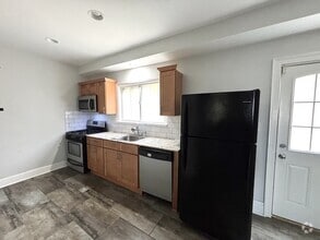Building Photo - 105 Mariner St