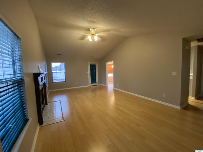 Building Photo - 2414 Quail Ridge Ln SW