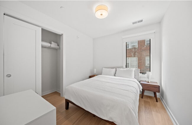 Building Photo - 2216 40th Pl NW